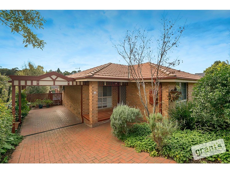 10 Lawrence Drive, Berwick VIC 3806