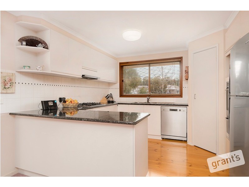10 Lawrence Drive, Berwick VIC 3806