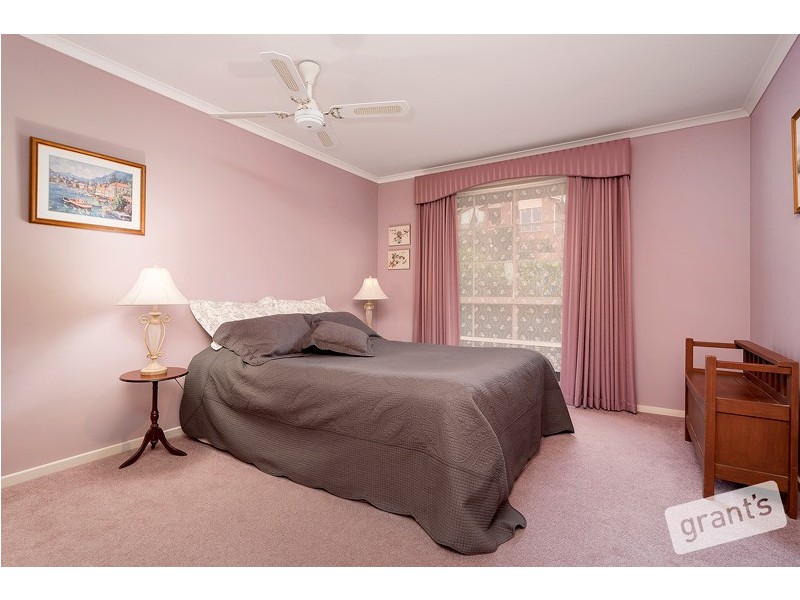 10 Lawrence Drive, Berwick VIC 3806