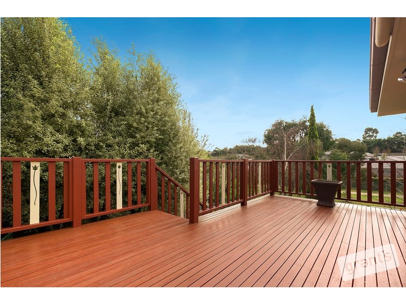 10 Lawrence Drive, Berwick VIC 3806