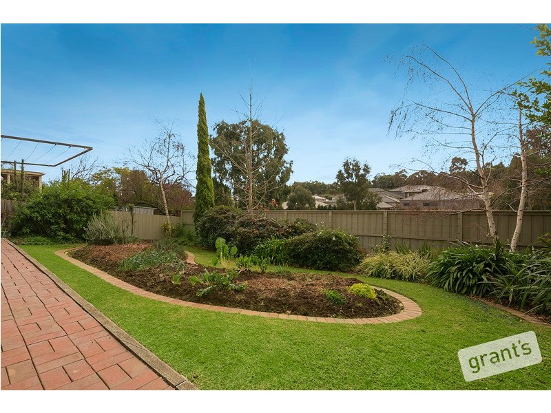 10 Lawrence Drive, Berwick VIC 3806