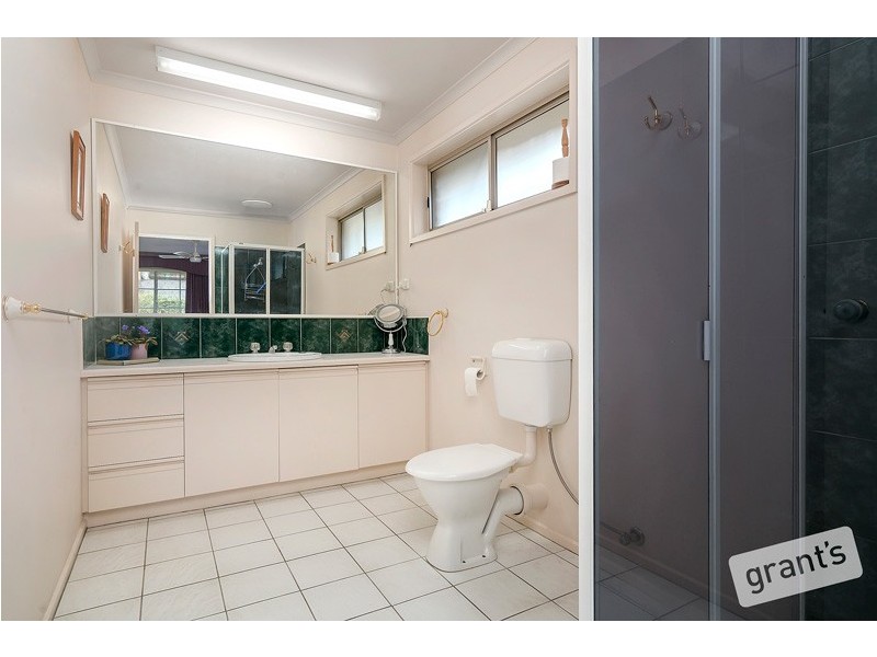 10 Lawrence Drive, Berwick VIC 3806