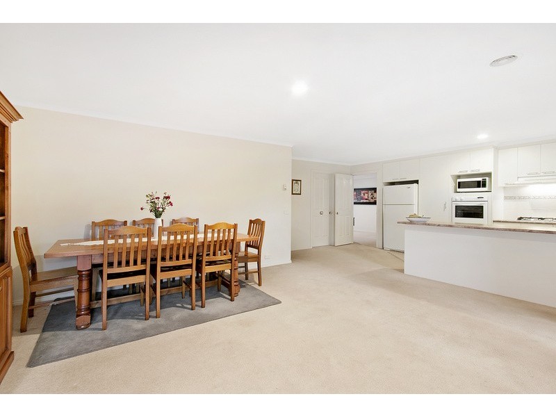 6 Filante Grove, Berwick VIC 3806