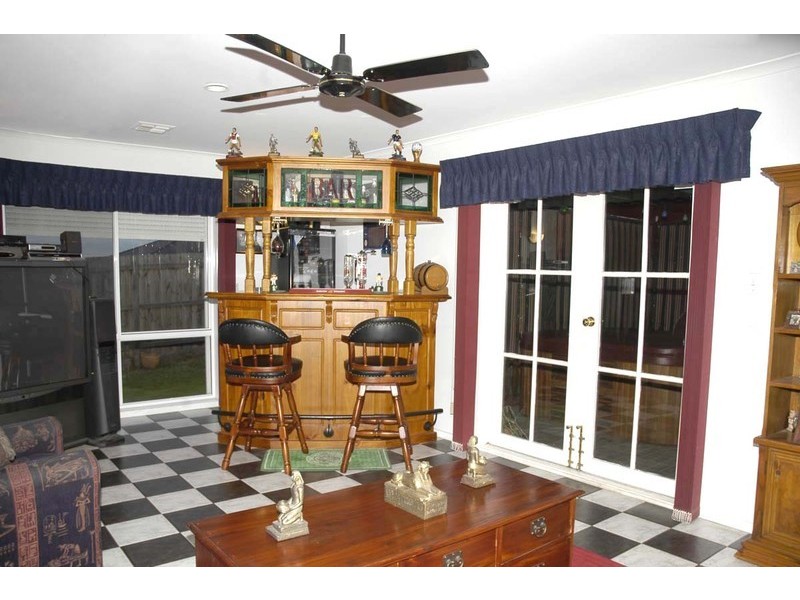 6 Jay Rise, Berwick VIC 3806