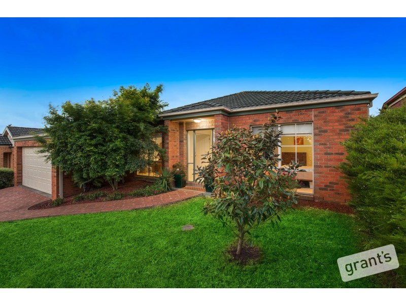 12 Mathoura Court, Berwick VIC 3806