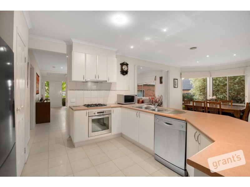 12 Mathoura Court, Berwick VIC 3806