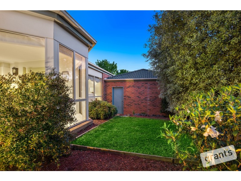 12 Mathoura Court, Berwick VIC 3806