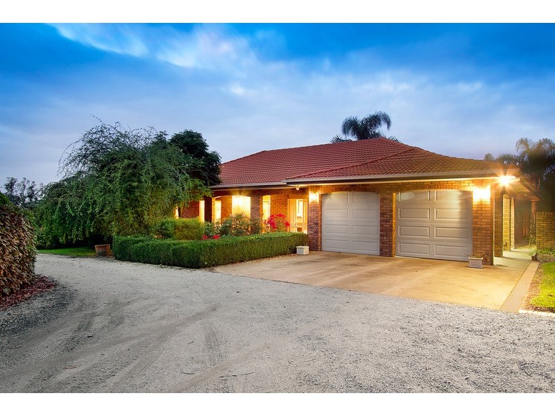 1455 Pound Road, Clyde North VIC 3978