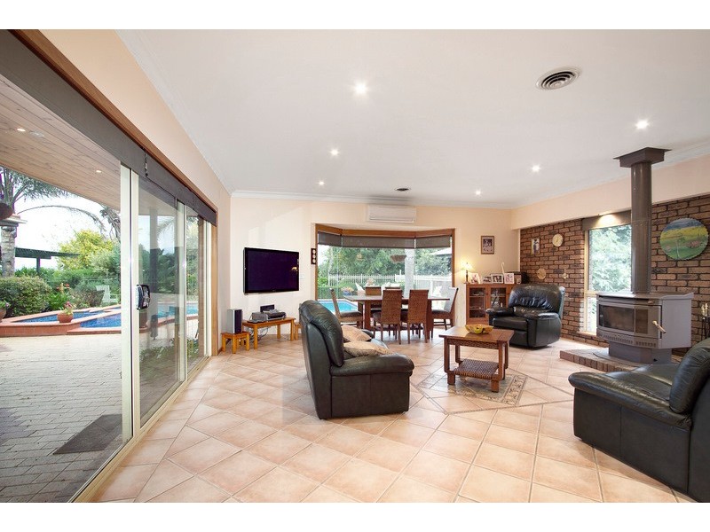 1455 Pound Road, Clyde North VIC 3978