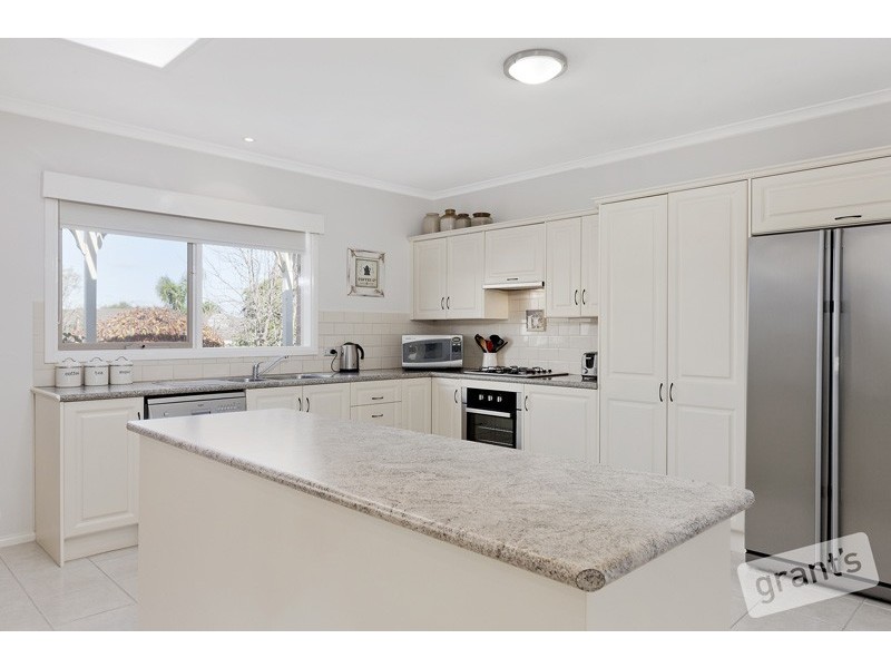 11 Maybury Court, Berwick VIC 3806