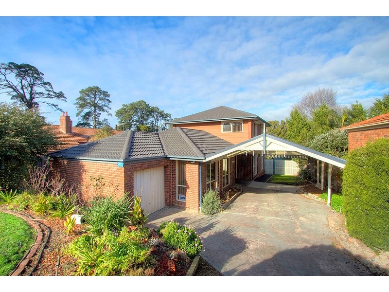 2 Clover Close, Berwick VIC 3806