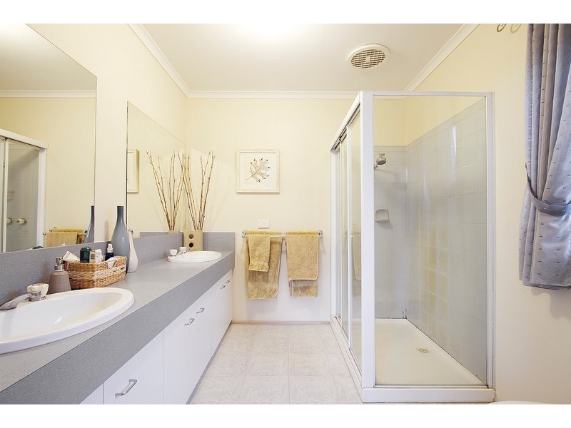 13 Willunga Court, Berwick VIC 3806