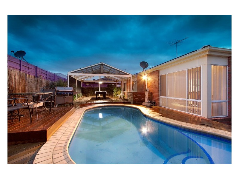 6 McCubbin Way, Berwick VIC 3806