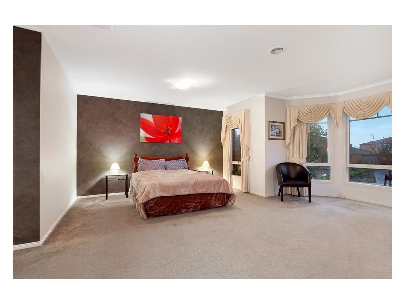 6 McCubbin Way, Berwick VIC 3806