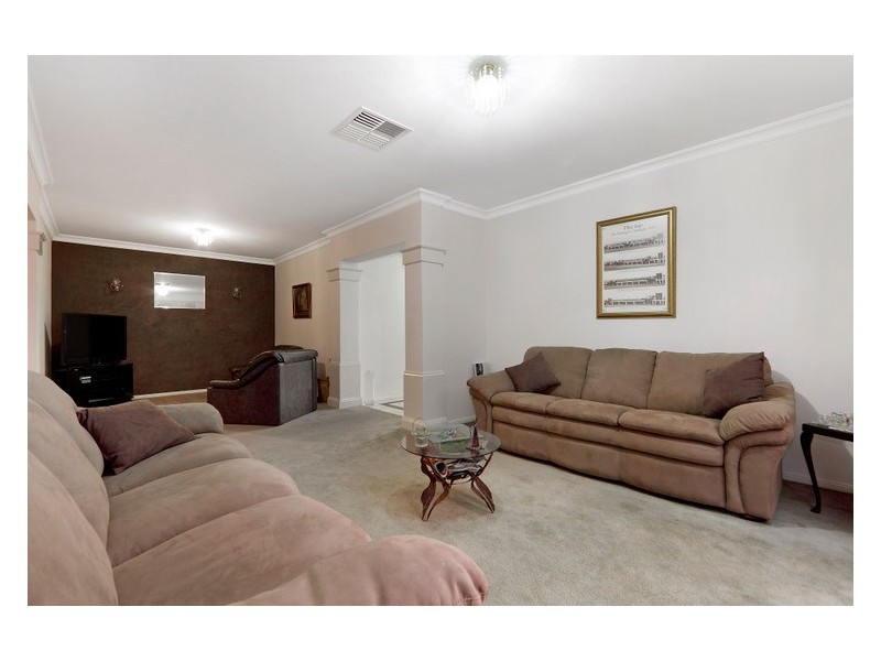 6 McCubbin Way, Berwick VIC 3806