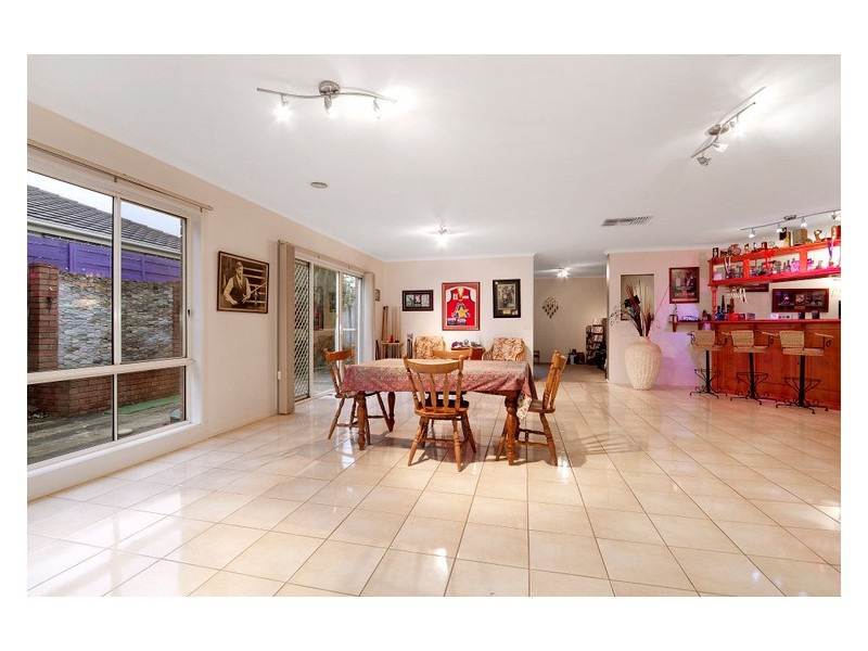 6 McCubbin Way, Berwick VIC 3806