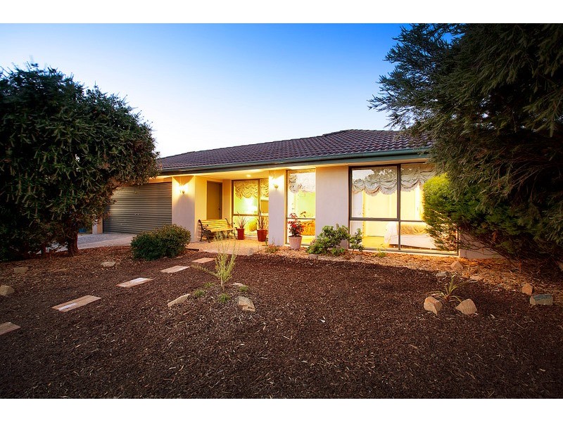 28 Coowarra Way, Berwick VIC 3806