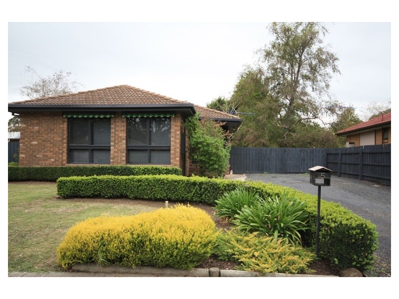 5 Selkirk Court, Berwick VIC 3806