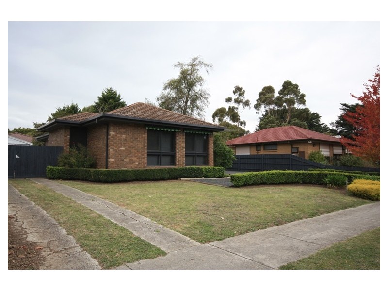 5 Selkirk Court, Berwick VIC 3806