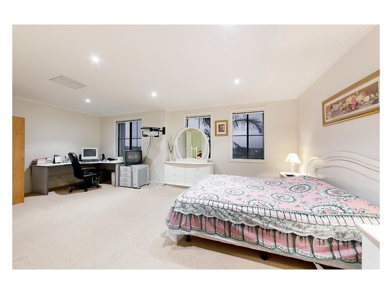 4 Crabill Walk, Narre Warren South VIC 3805