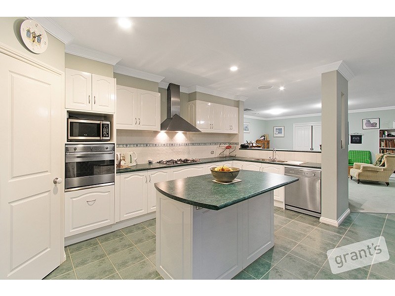 30 Moondarra Drive, Berwick VIC 3806