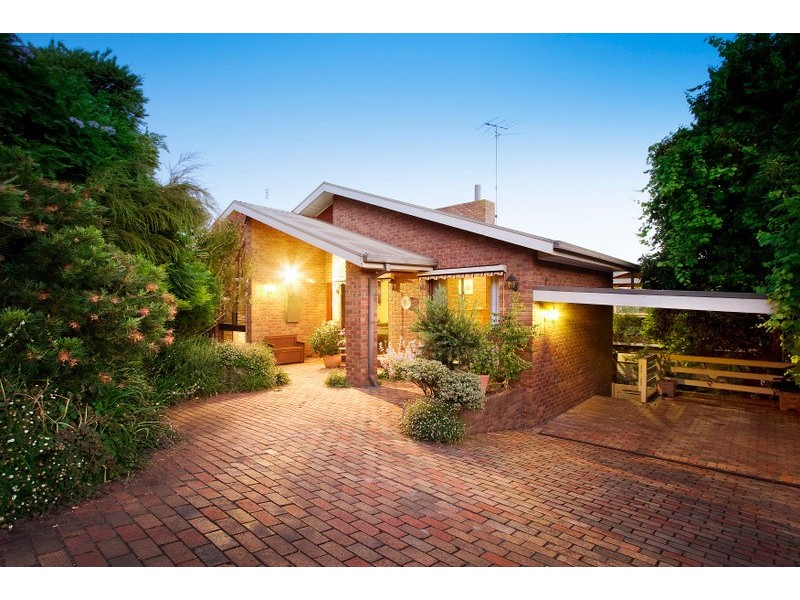 8 McNabb Street, Berwick VIC 3806