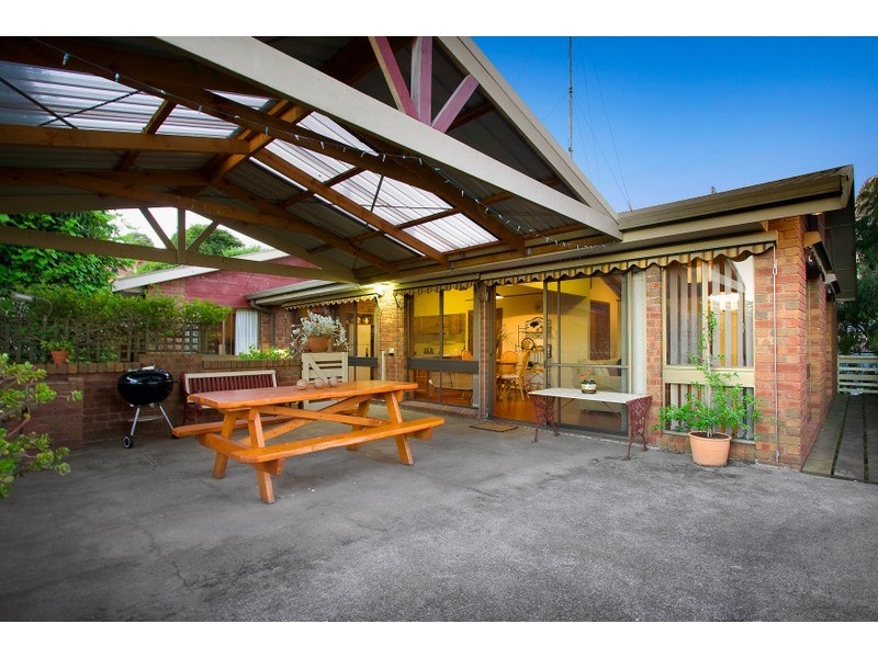 8 McNabb Street, Berwick VIC 3806