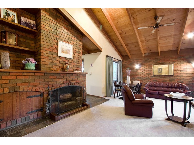 8 McNabb Street, Berwick VIC 3806