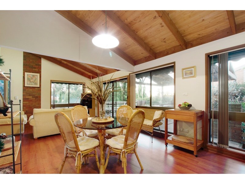 8 McNabb Street, Berwick VIC 3806