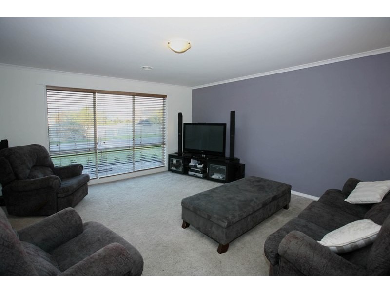 39 Bounty Way, Berwick VIC 3806