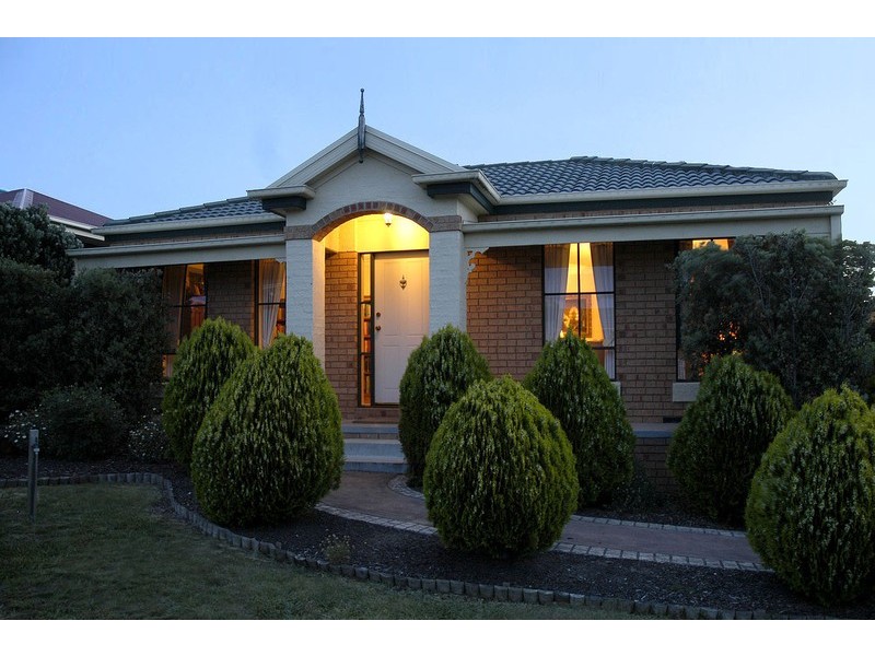 17 Deakin Court, Berwick VIC 3806