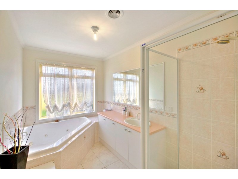 9 Ferncroft Court, Berwick VIC 3806