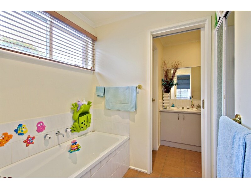 12 Wimmera Court, Berwick VIC 3806