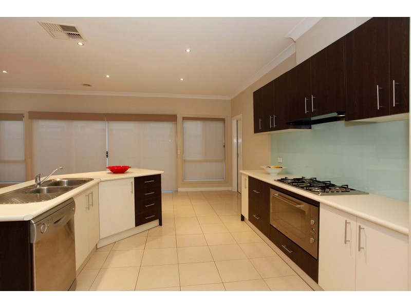 10 Rodlarni Crescent, Berwick VIC 3806