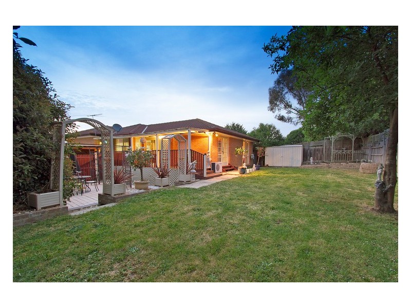 16 Sharpe Court, Berwick VIC 3806