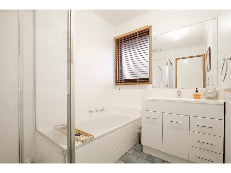 38 Strathavan Drive, Berwick VIC 3806