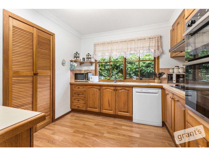 1 Hollydale Close, Berwick VIC 3806