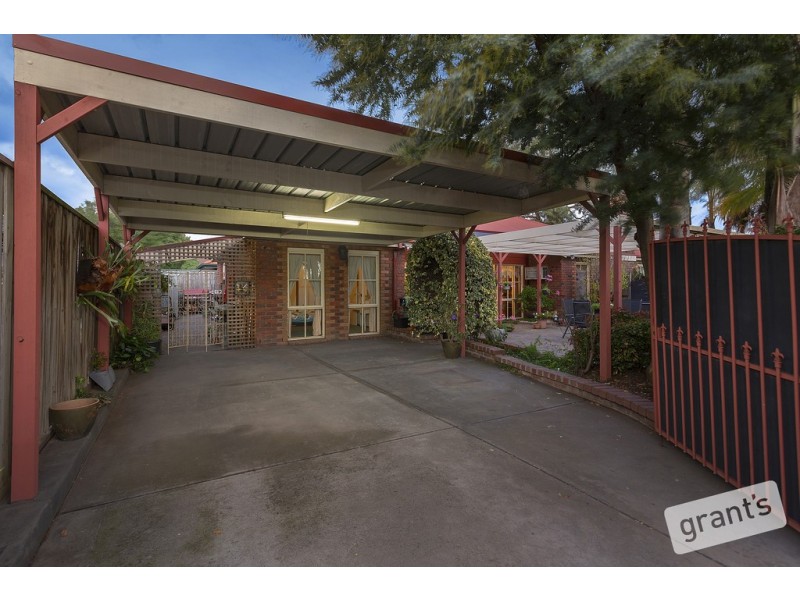 1 Hollydale Close, Berwick VIC 3806