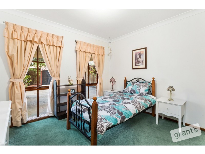 1 Hollydale Close, Berwick VIC 3806