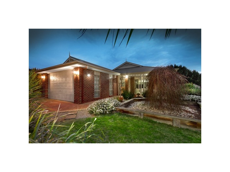 24 Nightingale Crescent, Berwick VIC 3806
