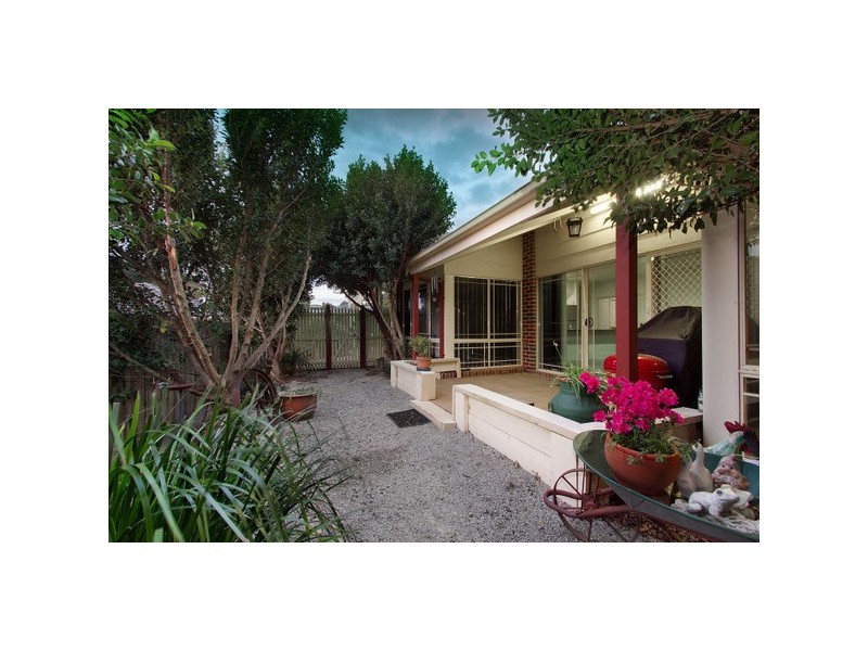 24 Nightingale Crescent, Berwick VIC 3806