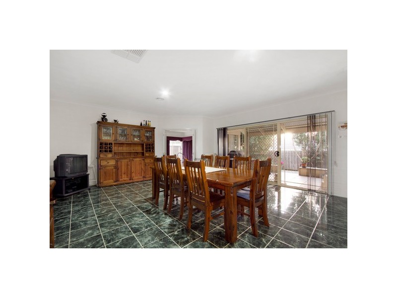 24 Nightingale Crescent, Berwick VIC 3806