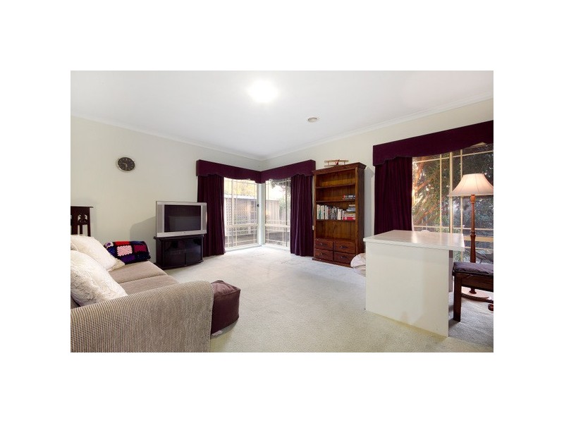 24 Nightingale Crescent, Berwick VIC 3806