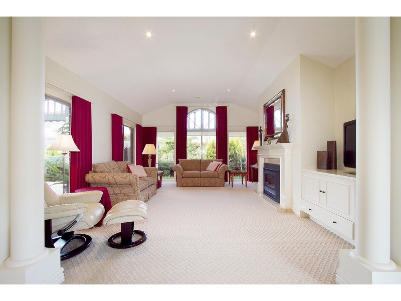 41-43 Brookvale Close, Beaconsfield VIC 3807