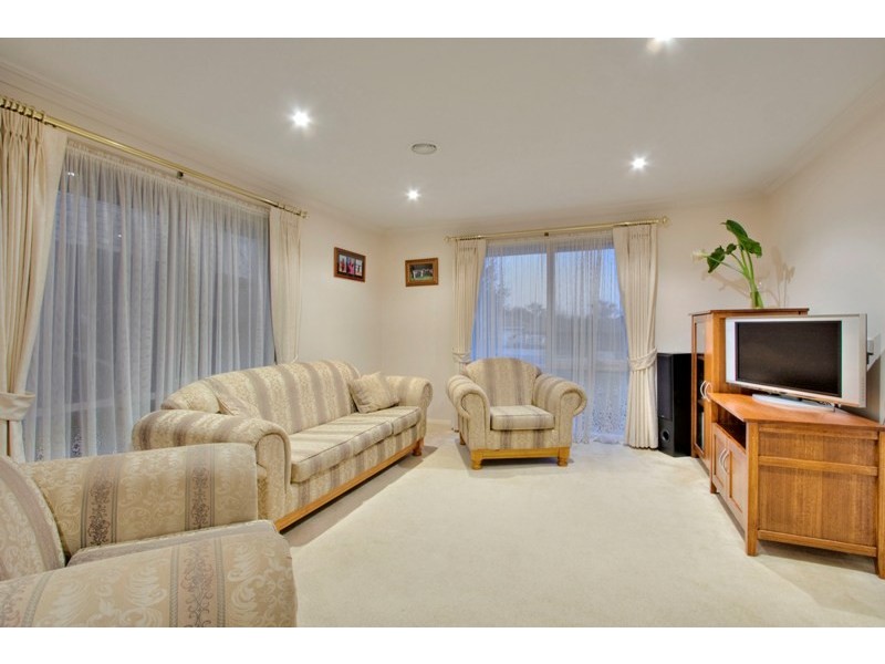 130 Bemersyde Drive, Berwick VIC 3806
