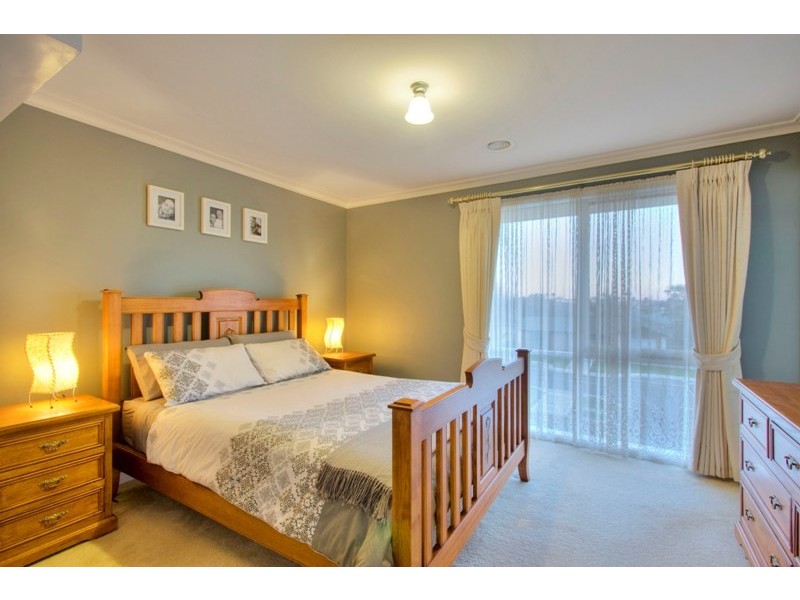 130 Bemersyde Drive, Berwick VIC 3806