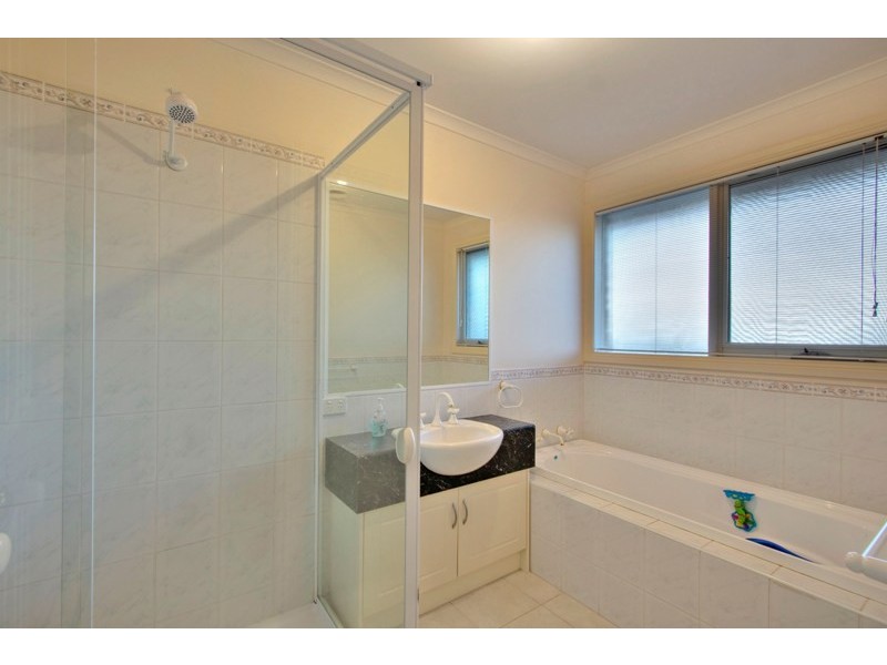 130 Bemersyde Drive, Berwick VIC 3806