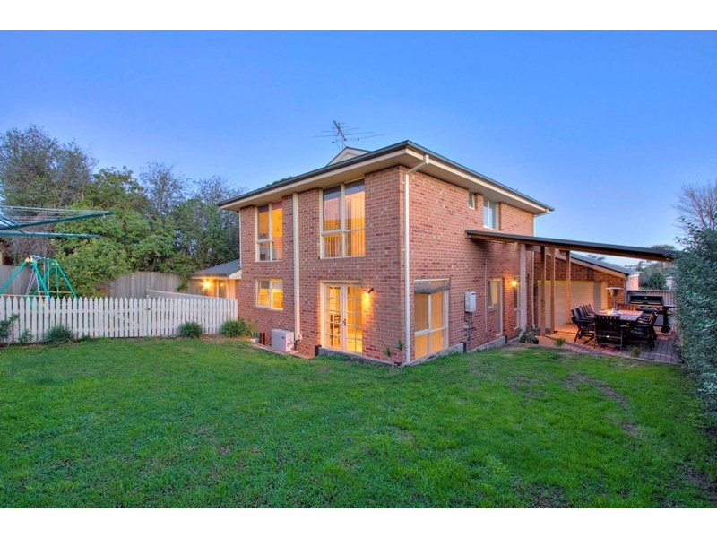 130 Bemersyde Drive, Berwick VIC 3806