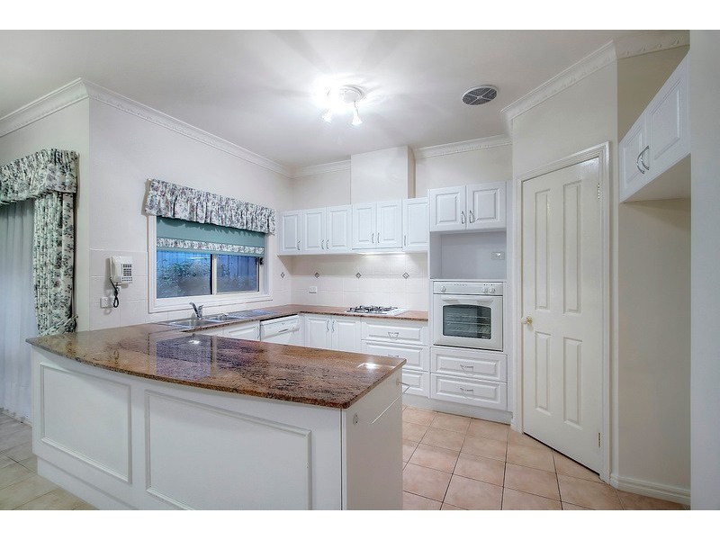 5/64 Gloucester Avenue, Berwick VIC 3806