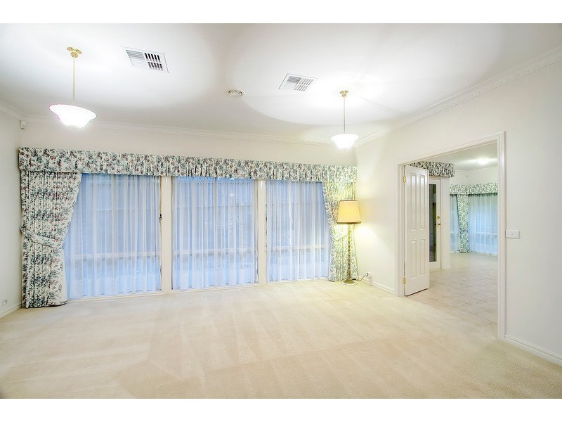 5/64 Gloucester Avenue, Berwick VIC 3806